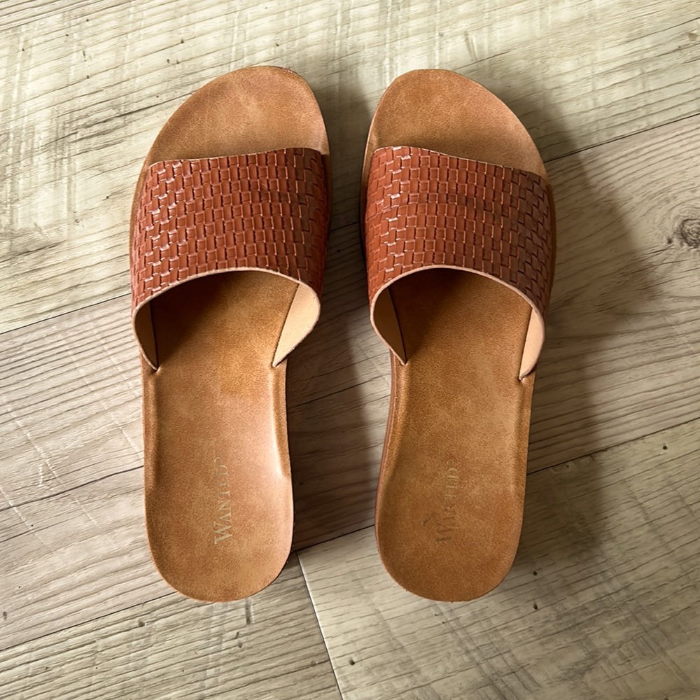 Women’s Leather Slide Sandals. Size 9